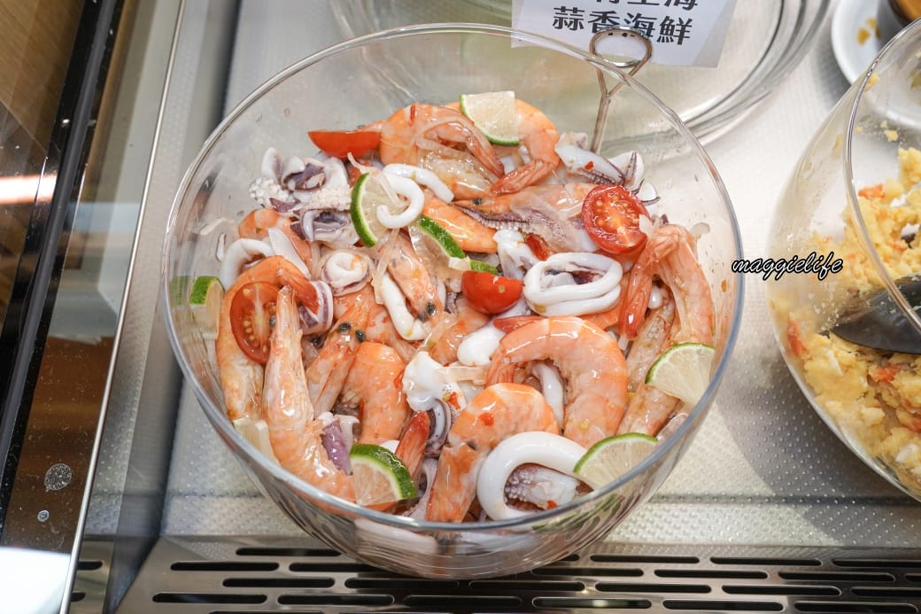 台北吃到飽｜育成蕃薯藤吃到飽還可以做公益，滷豬腳超級好吃，來支持慢飛小天使，內有影片