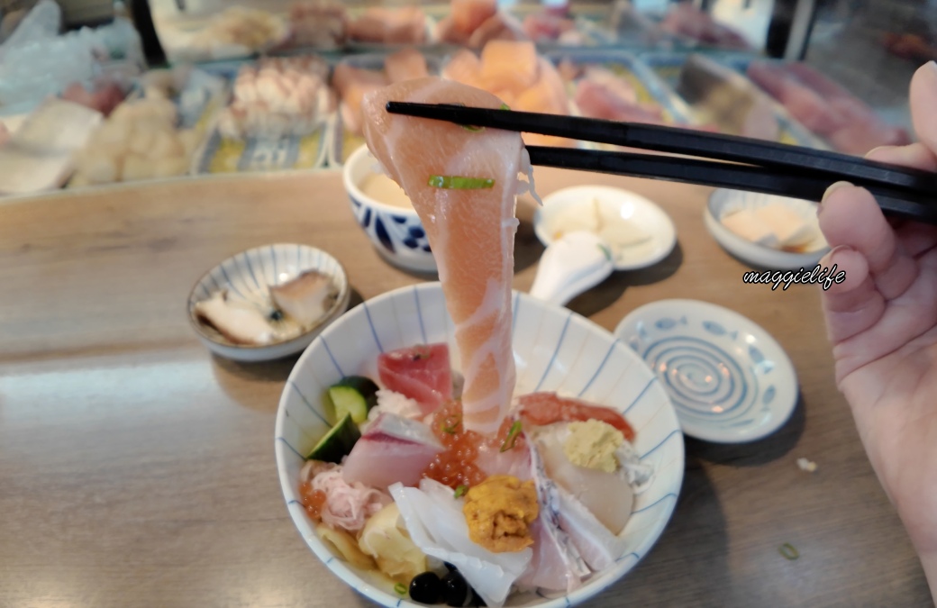 漁匠甘霖｜迪化街永樂市場日料推薦，隱藏版海鮮丼飯超級好吃，滿滿鮮魚當日市場直送必吃，菜單