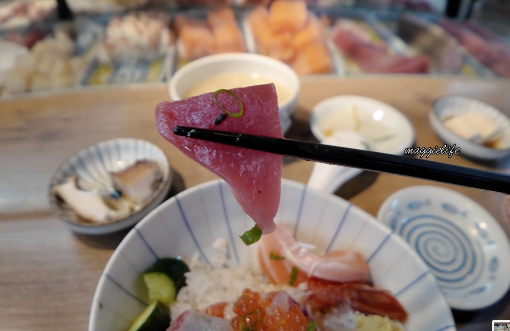 漁匠甘霖｜迪化街永樂市場日料推薦，隱藏版海鮮丼飯超級好吃，滿滿鮮魚當日市場直送必吃，菜單