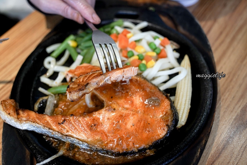 貴族世家蘆洲長榮店牛排家沙拉吧吃到飽|380可以吃到超過百種食材,隨便吃都回本超級CP值爆炸高,吃到賺到 - 第11張圖 貴族世家蘆洲長榮店牛排家沙拉吧吃到飽|380可以吃到超過百種食材,隨便吃都回本超級CP值爆炸高,吃到賺到