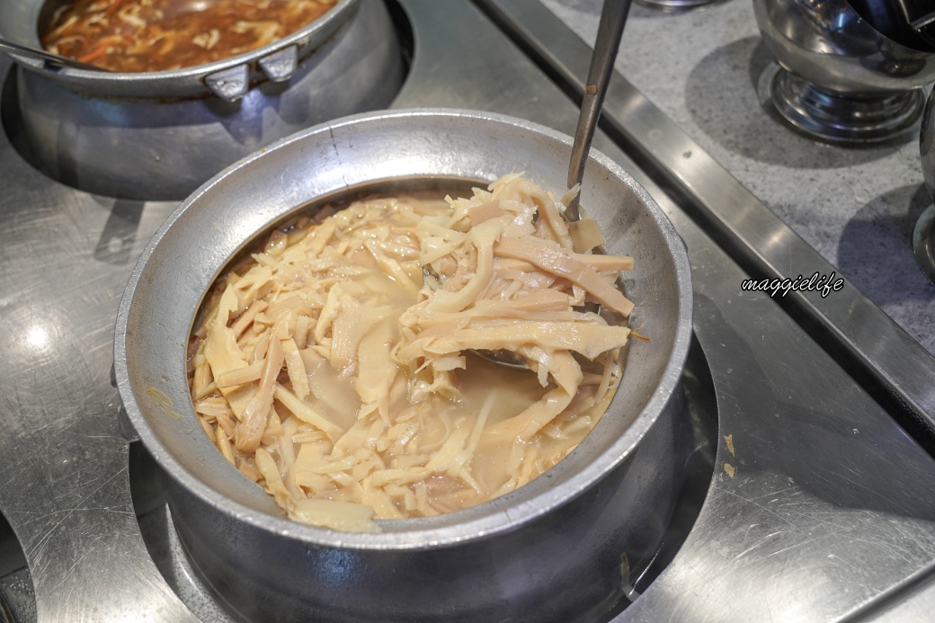 貴族世家蘆洲長榮店牛排家沙拉吧吃到飽｜380可以吃到超過百種食材，隨便吃都回本超級CP值爆炸高，吃到賺到