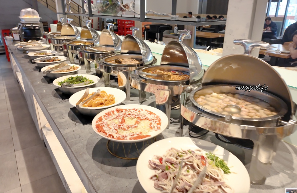 貴族世家蘆洲長榮店牛排家沙拉吧吃到飽｜380可以吃到超過百種食材，隨便吃都回本超級CP值爆炸高，吃到賺到