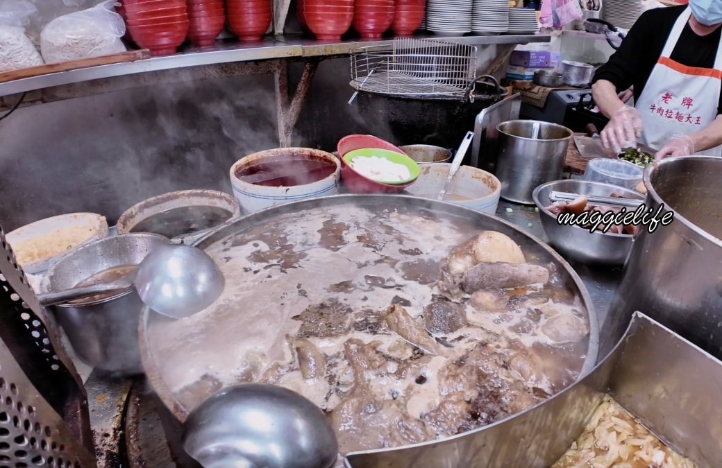 城中市場老牌牛肉拉麵大王|城中市場必吃美食,台北車站周邊牛肉麵 - 第3張圖 城中市場老牌牛肉拉麵大王|城中市場必吃美食,台北車站周邊牛肉麵