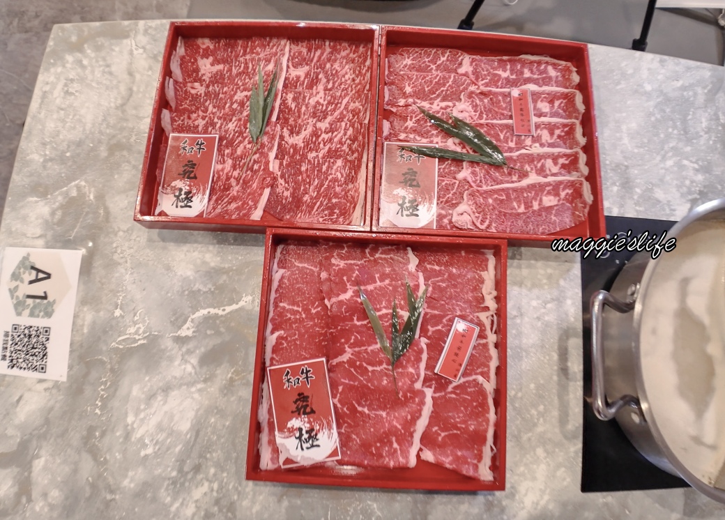 嗨蝦蝦百匯火鍋吃到飽三創店｜699起和牛、生魚片、干貝、天使蝦、黑鮪魚、火鍋吃到飽啤酒無限暢飲