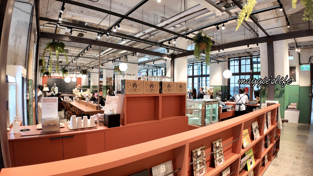 蔦屋書店共享空間松菸店，180起零食咖啡飲料吃到飽喝到爽，台灣首間直營店，文青新據點