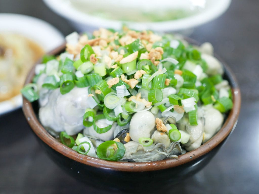 【萬華龍山寺站美食】阿義滷肉飯，華西街夜市爆紅的超浮誇蚵仔魯肉蓋飯，虱目魚肚也超大尾，菜單＠瑪姬幸福過日子 @瑪姬幸福過日子